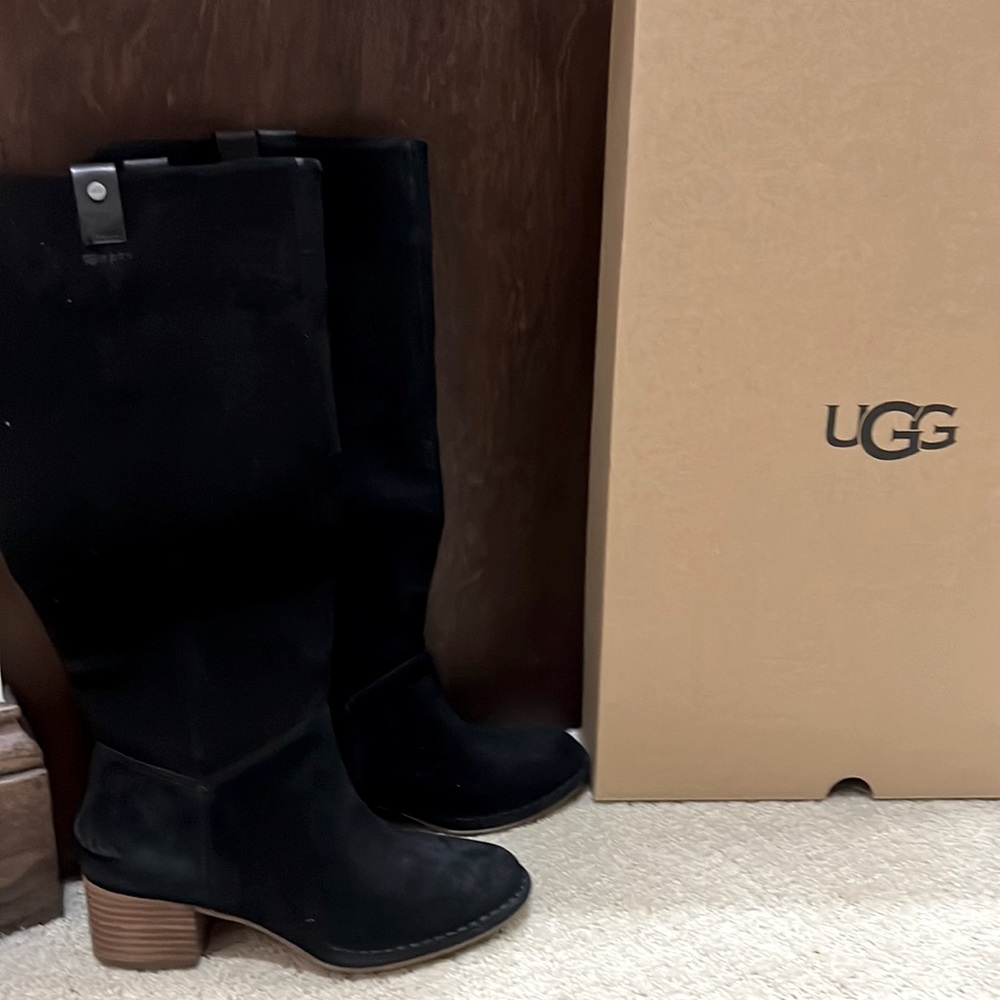 NWT Ugg Arana black suede boot